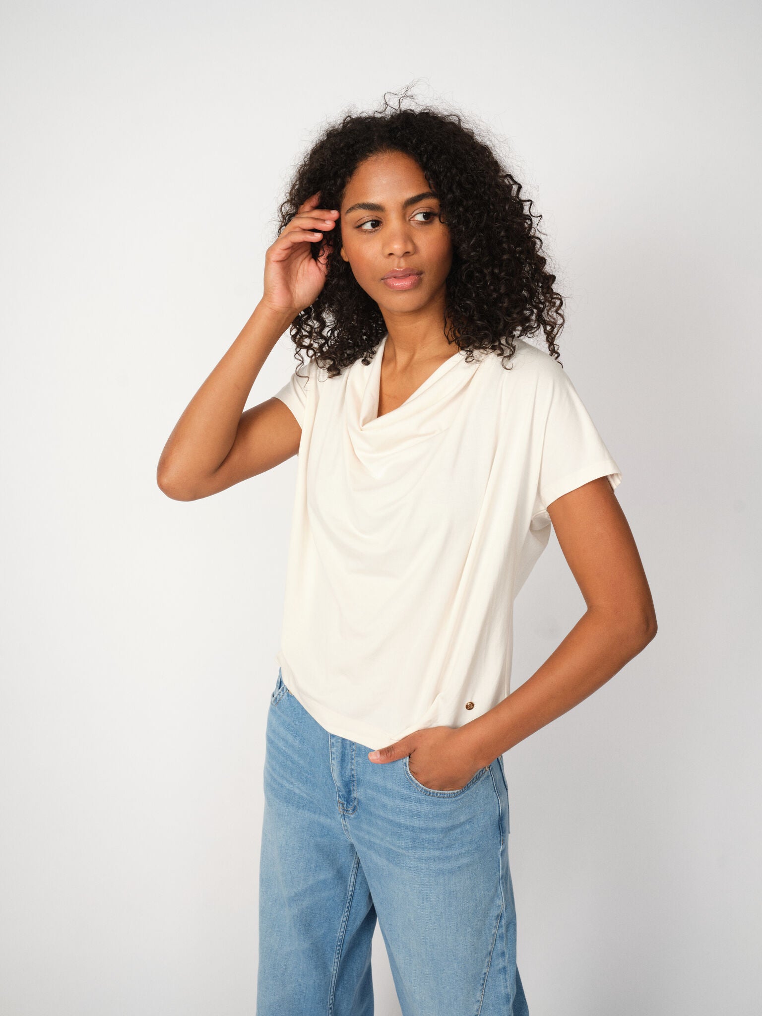 Modelshot / Ecru / Detail